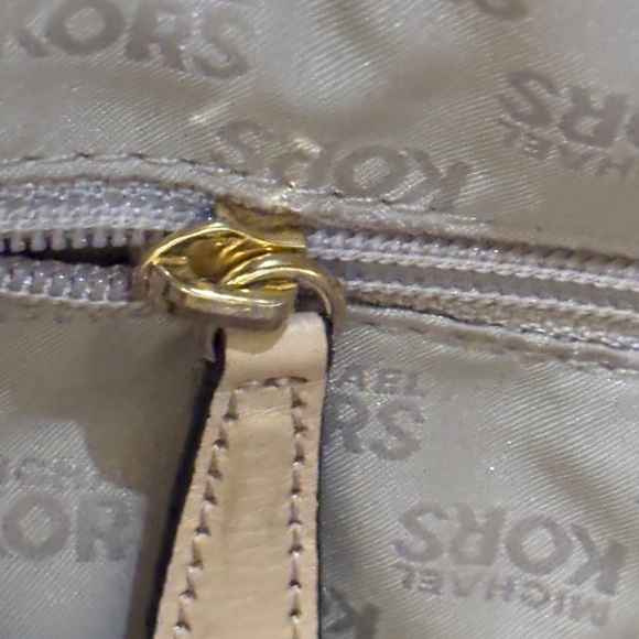 Michael Kors Women's Gold Metallic XL Tote Bag .
16” W x 11” T x 6.5” D - Picture 16 of 16